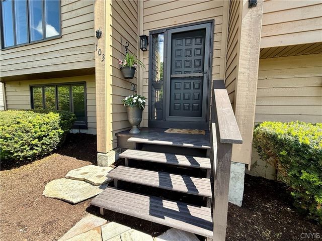 103 Viceroy Drive, Camillus, NY 13031