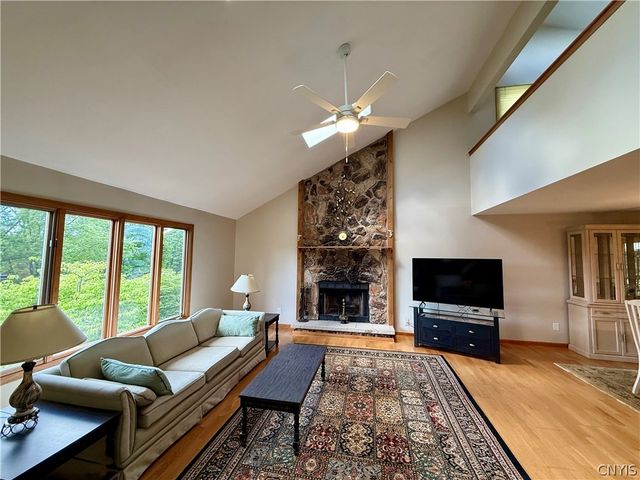 103 Viceroy Drive, Camillus, NY 13031
