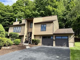 103 Viceroy Drive, Camillus, NY 13031