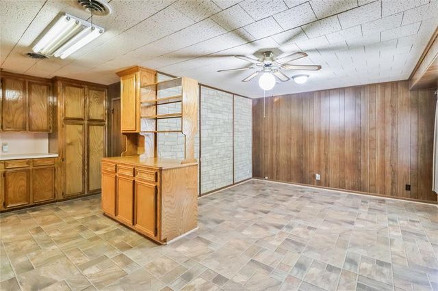 1220 San Felipe Street, Angleton, TX 77515