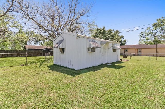 1220 San Felipe Street, Angleton, TX 77515