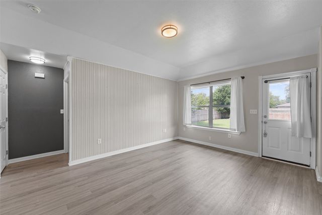305 Ashwood Street, Azle, TX 76020