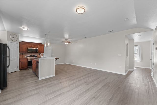 305 Ashwood Street, Azle, TX 76020