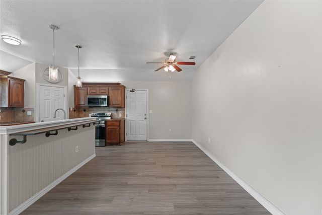 305 Ashwood Street, Azle, TX 76020