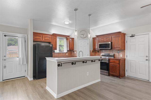 305 Ashwood Street, Azle, TX 76020