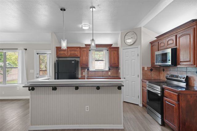 305 Ashwood Street, Azle, TX 76020