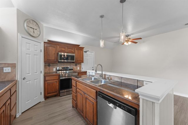 305 Ashwood Street, Azle, TX 76020