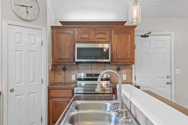 305 Ashwood Street, Azle, TX 76020