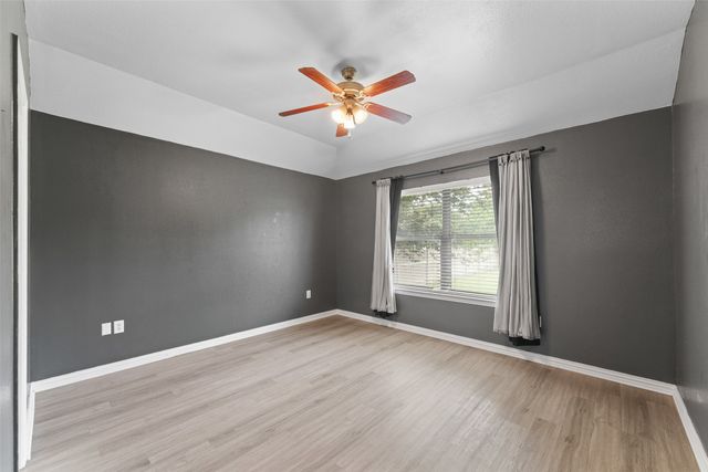 305 Ashwood Street, Azle, TX 76020