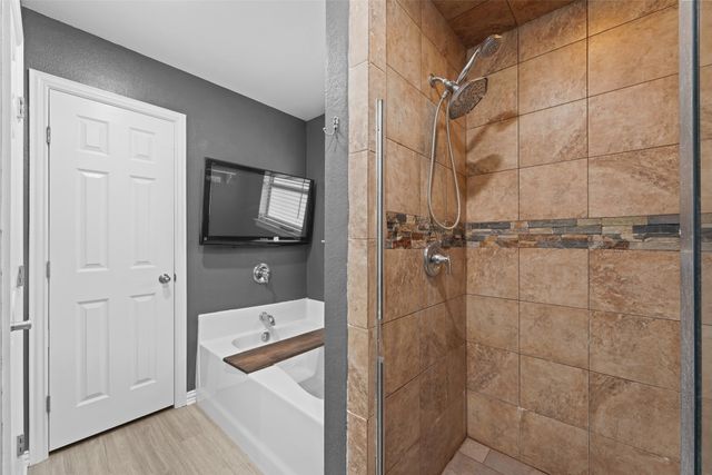 305 Ashwood Street, Azle, TX 76020