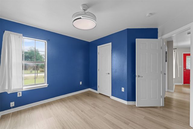 305 Ashwood Street, Azle, TX 76020