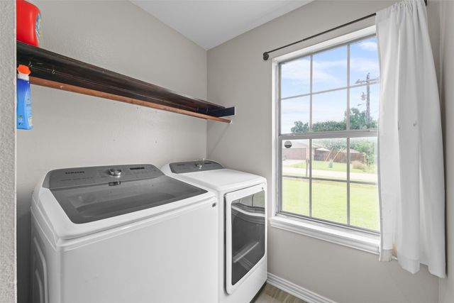 305 Ashwood Street, Azle, TX 76020