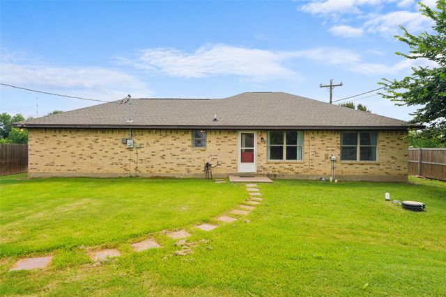 305 Ashwood Street, Azle, TX 76020