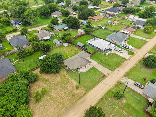 305 Ashwood Street, Azle, TX 76020