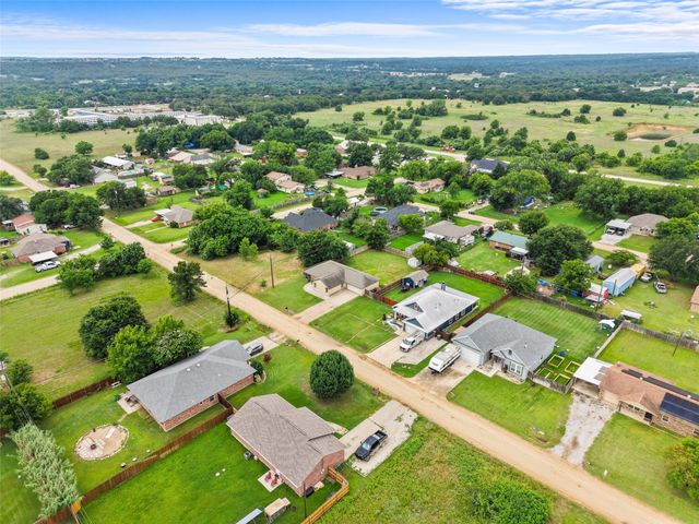 305 Ashwood Street, Azle, TX 76020