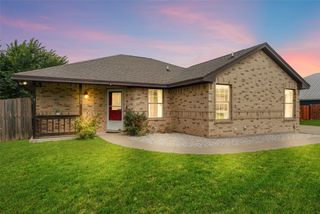 305 Ashwood Street, Azle, TX 76020