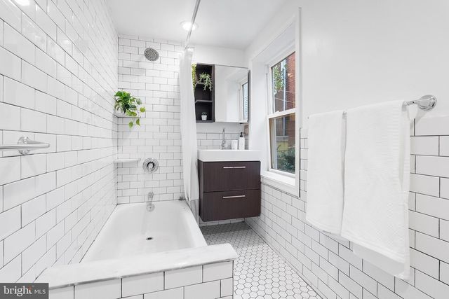 1178 S DARIEN ST, Philadelphia, PA 19147