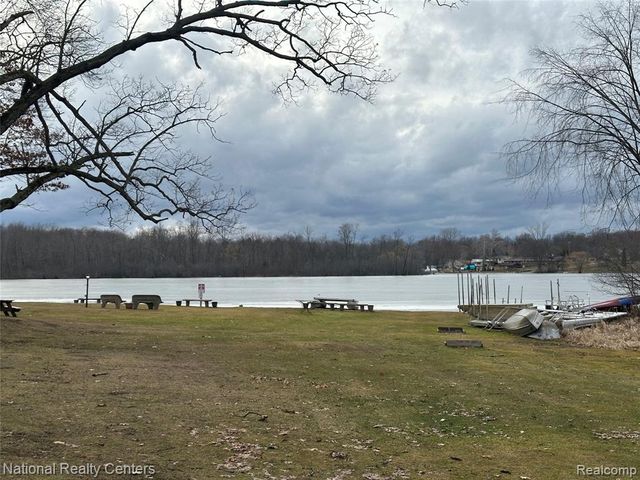 11783 Shenandoah Drive 1, South Lyon, MI 48178