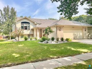 3518 S Matthew Dr, Sioux Falls, SD 57103