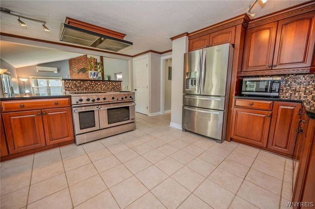 6104 Berkley Drive, Orchard Park, NY 14127