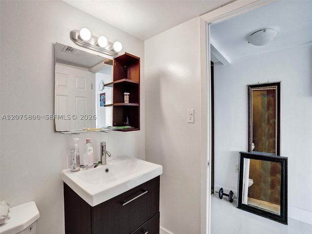 18061 Biscayne Blvd 502, Aventura, FL 33160