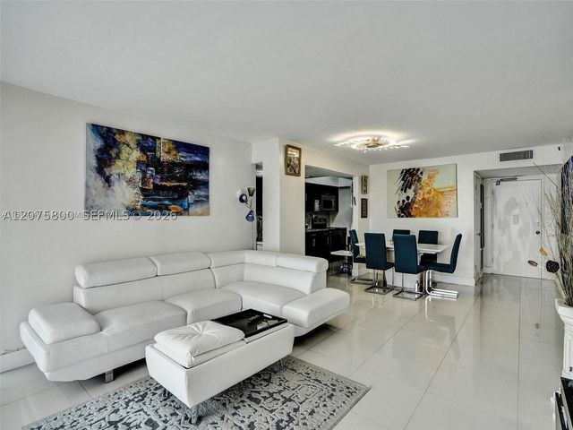 18061 Biscayne Blvd 502, Aventura, FL 33160