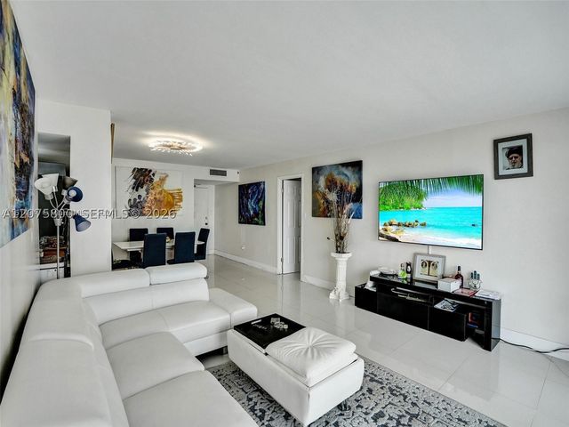 18061 Biscayne Blvd 502, Aventura, FL 33160