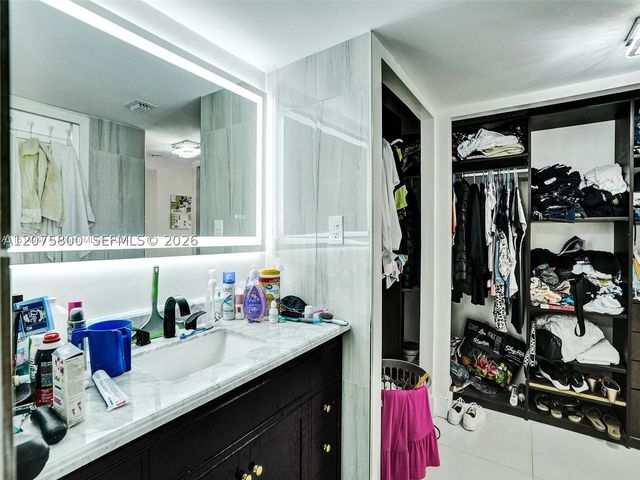 18061 Biscayne Blvd 502, Aventura, FL 33160