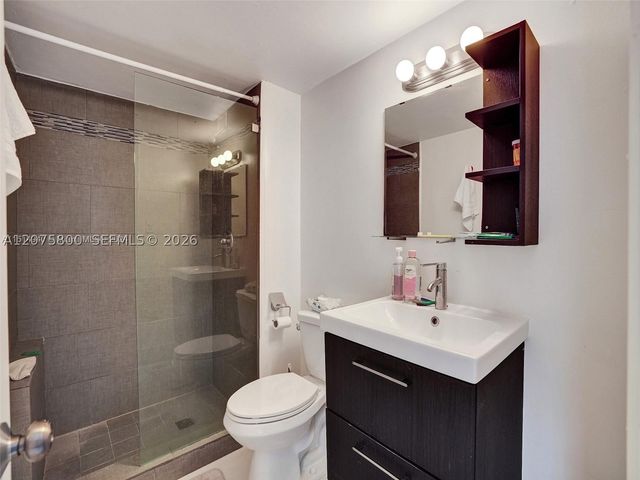 18061 Biscayne Blvd 502, Aventura, FL 33160