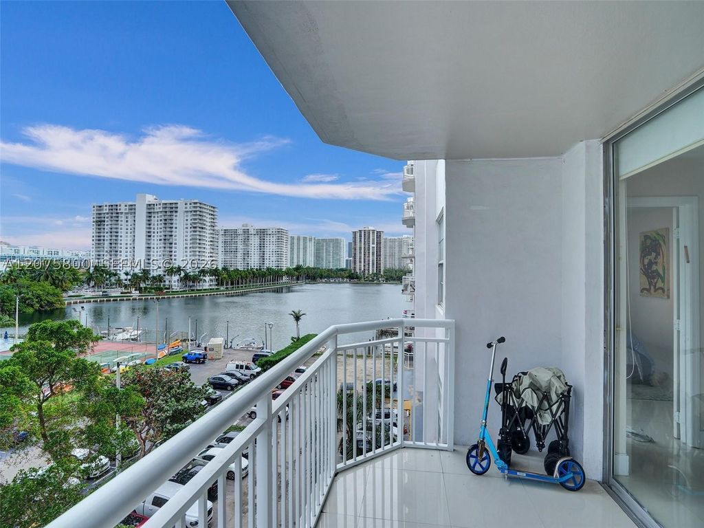 18061 Biscayne Blvd 502, Aventura, FL 33160