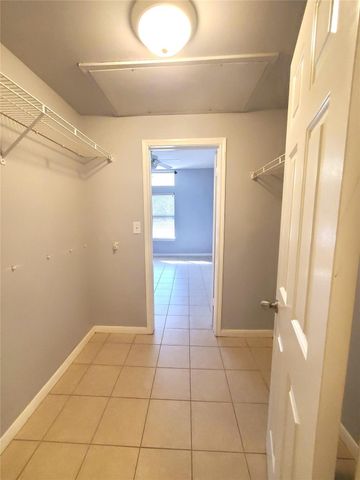 2209 Hancock DR 16, Austin, TX 78756