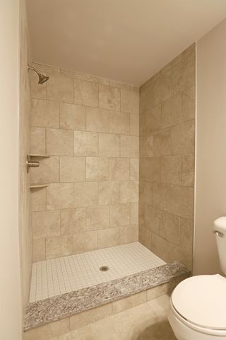 180 Whispering Pines Drive, Fenton, MI 48430