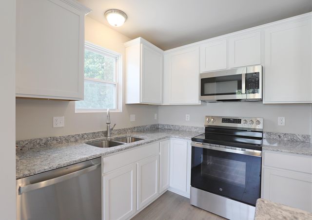 180 Whispering Pines Drive, Fenton, MI 48430