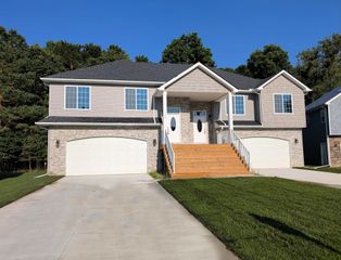 180 Whispering Pines Drive, Fenton, MI 48430