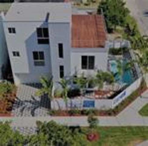 1617 NE 8th Street, Fort Lauderdale, FL 33304