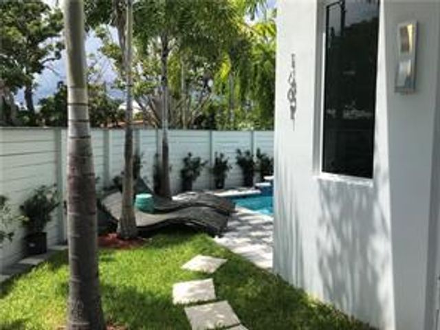 1617 NE 8th Street, Fort Lauderdale, FL 33304