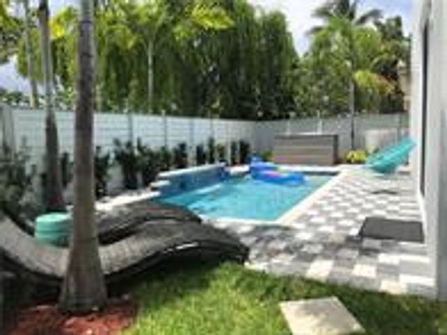 1617 NE 8th Street, Fort Lauderdale, FL 33304