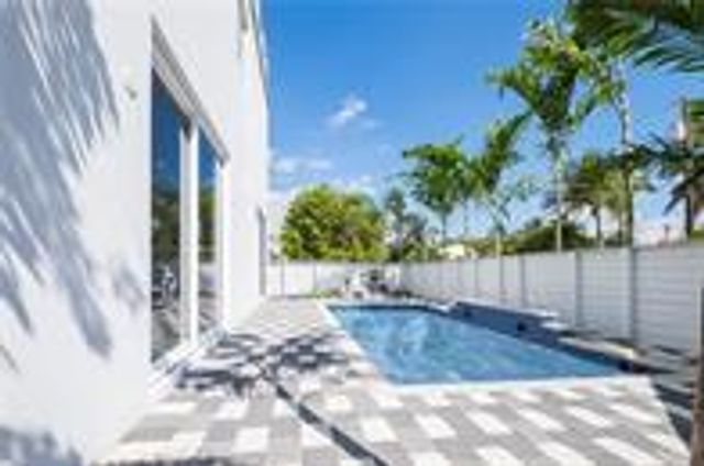 1617 NE 8th Street, Fort Lauderdale, FL 33304