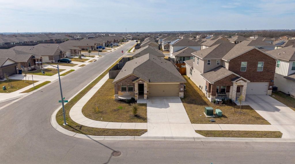 1003 Round Bale RD, Hutto, TX 78634