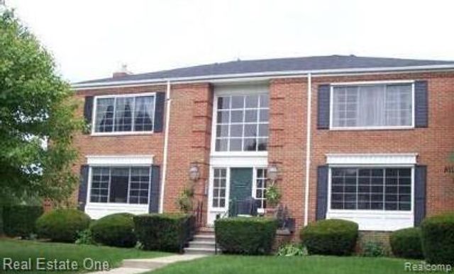 780 E Fox Hills Drive, Bloomfield Hills, MI 48304