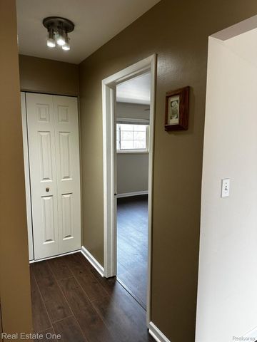 780 E Fox Hills Drive, Bloomfield Hills, MI 48304
