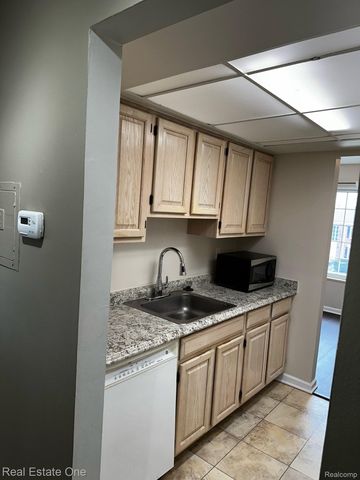 780 E Fox Hills Drive, Bloomfield Hills, MI 48304