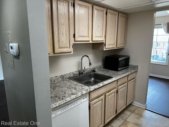 780 E Fox Hills Drive, Bloomfield Hills, MI 48304