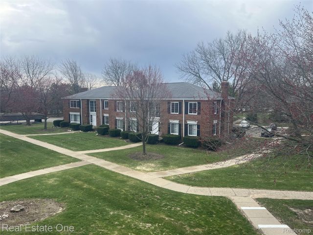 780 E Fox Hills Drive, Bloomfield Hills, MI 48304