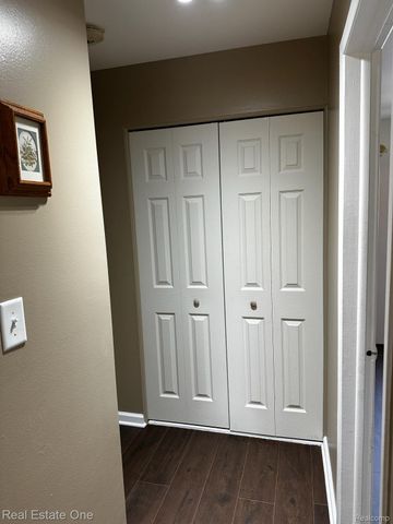 780 E Fox Hills Drive, Bloomfield Hills, MI 48304