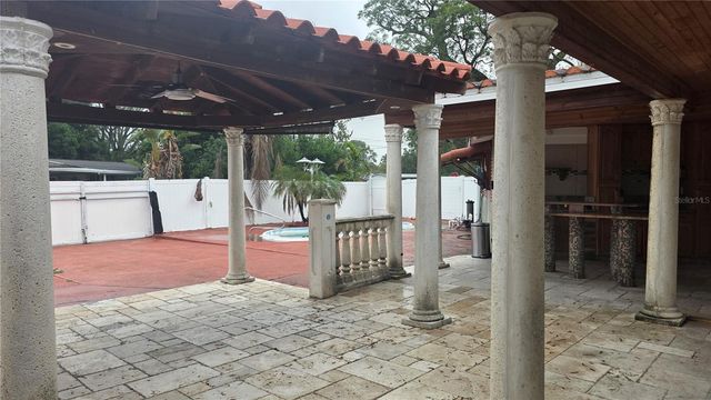 2301 W ROBSON STREET, Tampa, FL 33604