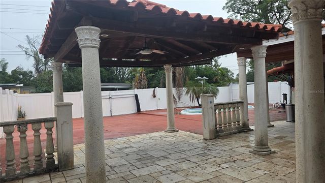 2301 W ROBSON STREET, Tampa, FL 33604