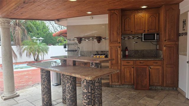 2301 W ROBSON STREET, Tampa, FL 33604