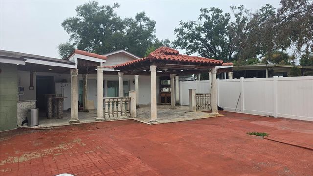 2301 W ROBSON STREET, Tampa, FL 33604