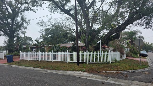 2301 W ROBSON STREET, Tampa, FL 33604